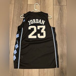 NORTH CAROLINA NIKE JORDAN JERSEY SIZE MEDIUM